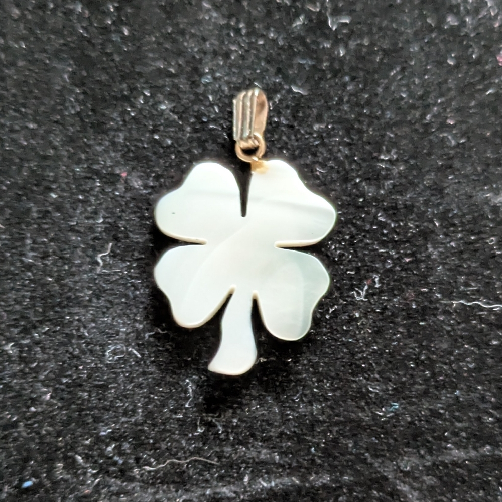 Elegant Gold and White Clover Necklace Pendant
